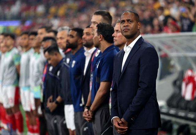 Chuyện gì sẽ xảy ra với HLV Kluivert khi đội tuyển Indonesia không đi World Cup: Tại vị chăng?- Ảnh 1.