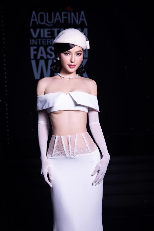 Sắc vóc của cô gái cao 1,79 sau 2 năm giành á hậu Miss Cosmo Vietnam - Ảnh 4.
