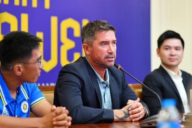HLV Hà Nội Harry Kewell: ‘Có Robbie Fowler là bạn thân, tôi sẽ hiểu hơn bóng đá châu Á’ - Ảnh 7. HLV Hà Nội Harry Kewell: ‘Có Robbie Fowler là bạn thân, tôi sẽ hiểu hơn bóng đá châu Á’ - Ảnh 7.
