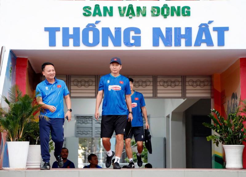 Đội tuyển Việt Nam và ông Kim tặng quà đặc biệt đến người hâm mộ TP.HCM- Ảnh 2.