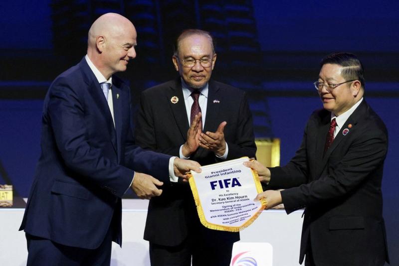 Đông Nam Á có giải đấu mới toanh, Chủ tịch FIFA tuyên bố gì khi đến Malaysia?- Ảnh 1.
