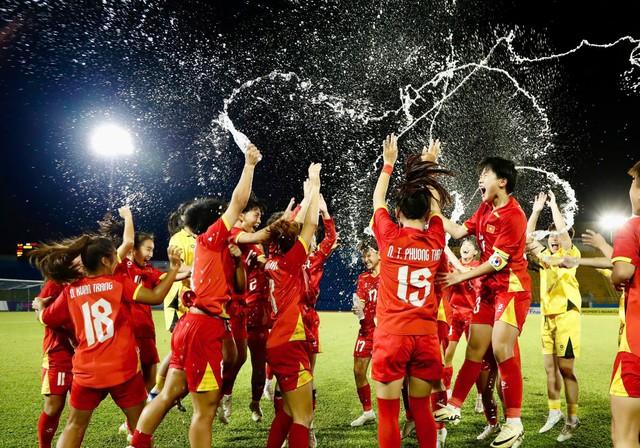 U.17 Việt Nam thắng kịch tính Hồng Kông, xuất sắc giành vé VCK châu Á: VFF thưởng nóng- Ảnh 2. U.17 Việt Nam thắng kịch tính Hồng Kông, xuất sắc giành vé VCK châu Á: VFF thưởng nóng- Ảnh 2.