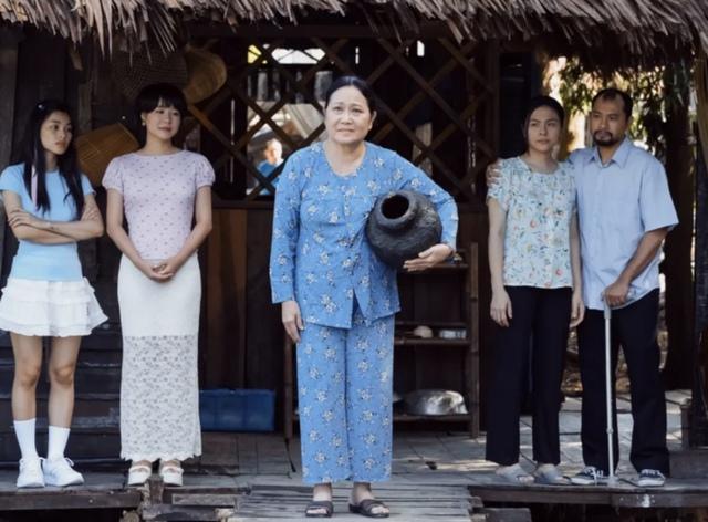 Cục vàng của ngoại dẫn đầu phòng vé việt nam , phim kinh dị hạ nhiệt - Ảnh 3.