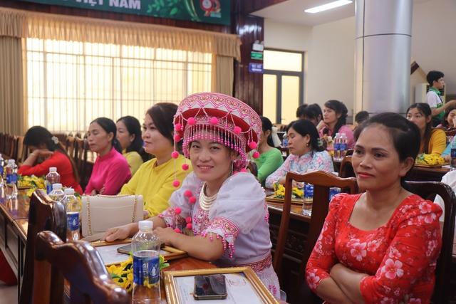 VRG trao thưởng nữ công nhân xuất sắc ngành cao su năm 2025- Ảnh 2. VRG trao thưởng nữ công nhân xuất sắc ngành cao su năm 2025- Ảnh 2.