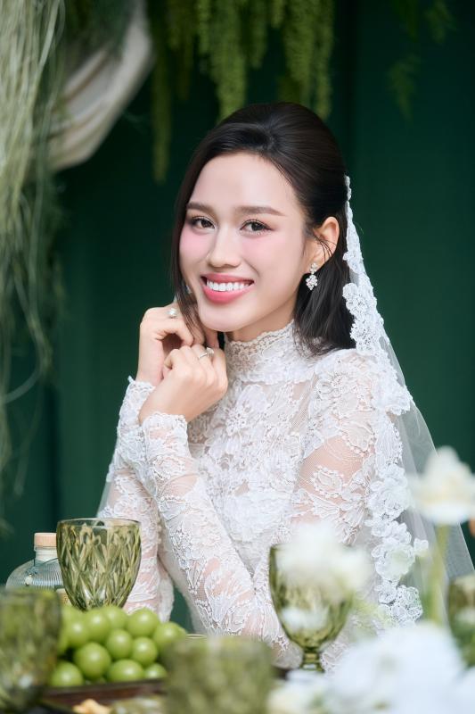Thiếu gia Tập đoàn Sơn Hải rạng rỡ rước Hoa hậu Đỗ Thị Hà về 'dinh'- Ảnh 4. Thiếu gia Tập đoàn Sơn Hải rạng rỡ rước Hoa hậu Đỗ Thị Hà về 'dinh'- Ảnh 4.