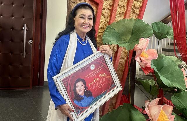 NSND Kim Cương, Minh Vương xúc động khi được tri ân trong ngày giỗ Tổ sân khấu- Ảnh 3.