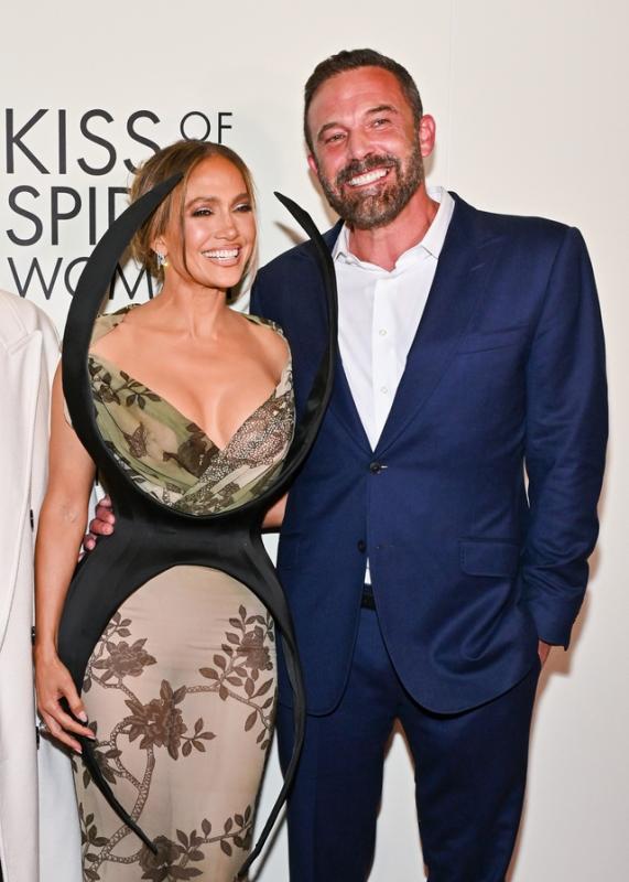 Jennifer Lopez và Ben Affleck 'thích nhau hơn khi không còn là vợ chồng' - Ảnh 2.