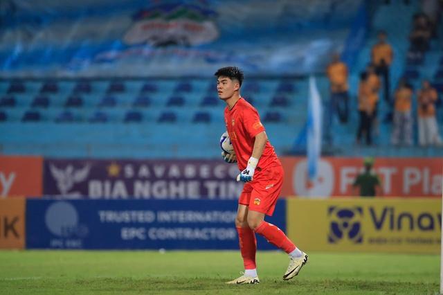 Trung Kiên không thể cứu nổi HAGL, cửa rớt hạng đang đến gần- Ảnh 3.