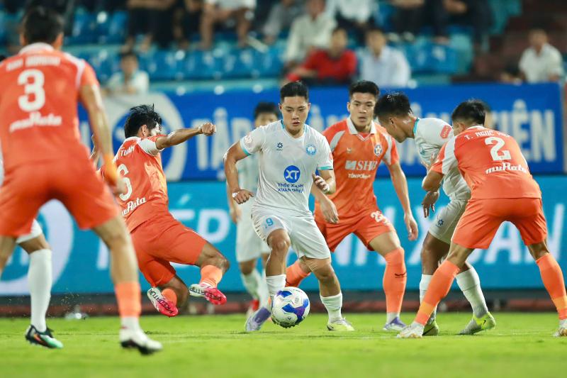 Tuyển thủ U.23 Việt Nam ghi bàn, Đà Nẵng hòa tiếc nuối ĐKVĐ Nam Định: Tân HLV ‘suýt khóc’- Ảnh 2. Tuyển thủ U.23 Việt Nam ghi bàn, Đà Nẵng hòa tiếc nuối ĐKVĐ Nam Định: Tân HLV ‘suýt khóc’- Ảnh 2.