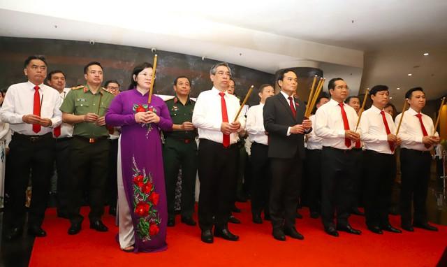 Đoàn đại biểu dự Đại hội Đảng bộ TP.HCM trải nghiệm metro, dâng hương Vua Hùng- Ảnh 3. Đoàn đại biểu dự Đại hội Đảng bộ TP.HCM trải nghiệm metro, dâng hương Vua Hùng- Ảnh 3.