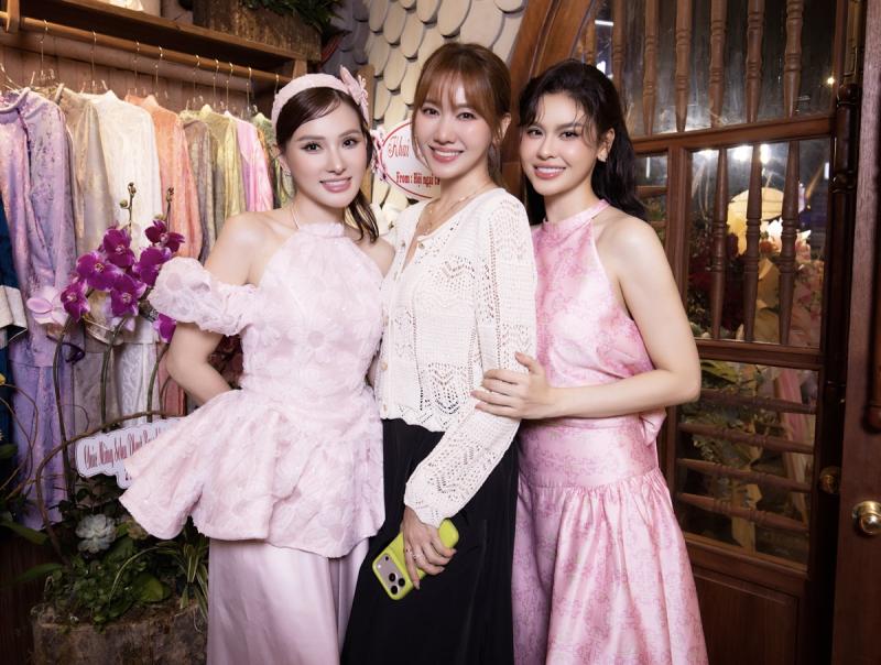 Hari Won, Sam rạng rỡ mừng Trương Quỳnh Anh lên chức  - Ảnh 3.