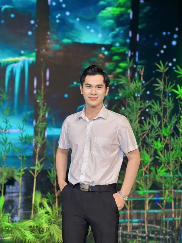 Lương Vĩ chạy xe ôm mưu sinh, quyết không bỏ cải lương vì lý do đặc biệt - Ảnh 2.