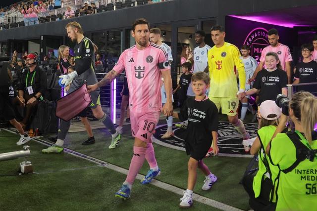 Messi đến Ấn Độ, Inter Miami mời Suarez gia hạn hợp đồng- Ảnh 1. Messi đến Ấn Độ, Inter Miami mời Suarez gia hạn hợp đồng- Ảnh 1.
