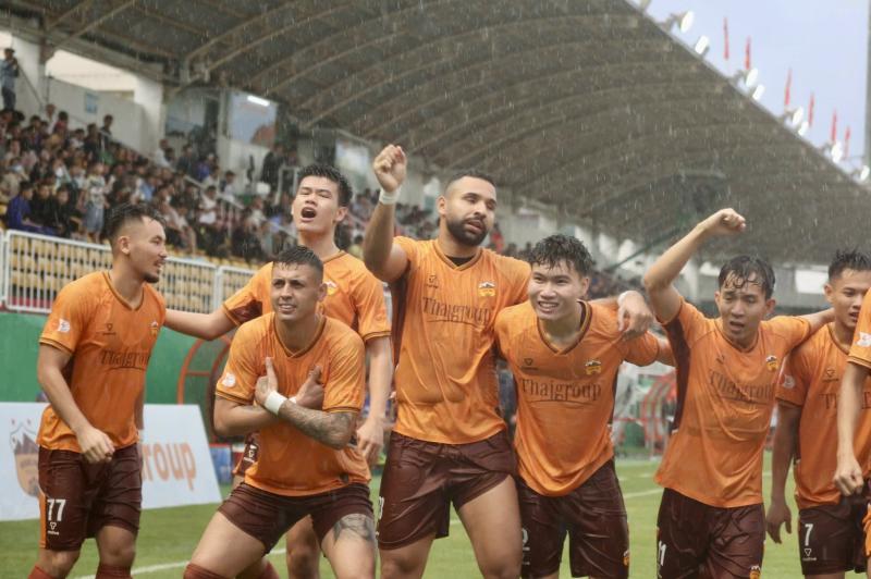 HAGL giải hạn bàn thắng, nhưng tiếc đứt ruột vì đá hỏng phạt đền phút 95: Hòa nghiệt ngã SLNA- Ảnh 1.