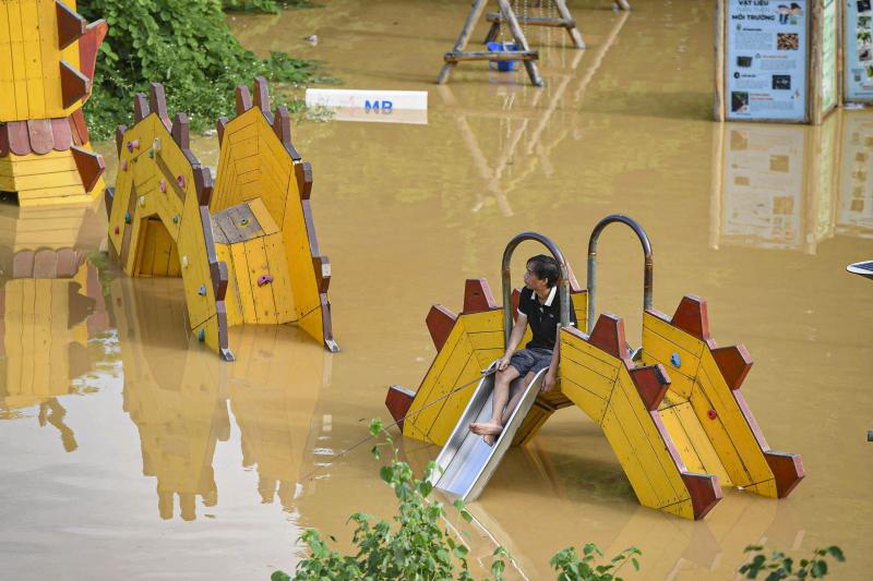 Người dân lo chạy lũ do nước sông Hồng dâng cao- Ảnh 7. Người dân lo chạy lũ do nước sông Hồng dâng cao- Ảnh 7.