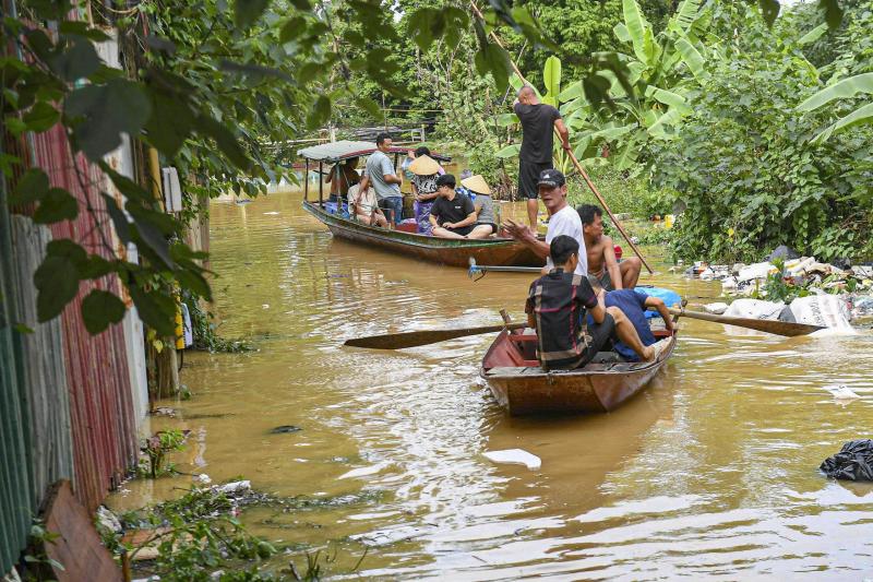 Người dân lo chạy lũ do nước sông Hồng dâng cao- Ảnh 10. Người dân lo chạy lũ do nước sông Hồng dâng cao- Ảnh 10.