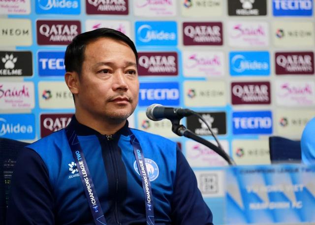 HLV Vũ Hồng Việt và trung vệ Nam Định 'nói cứng': 'Gamba Osaka cực mạnh, nhưng sẽ có bất ngờ'- Ảnh 1. HLV Vũ Hồng Việt và trung vệ Nam Định 'nói cứng': 'Gamba Osaka cực mạnh, nhưng sẽ có bất ngờ'- Ảnh 1.