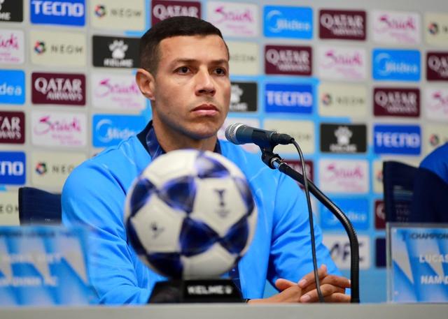 HLV Vũ Hồng Việt và trung vệ Nam Định 'nói cứng': 'Gamba Osaka cực mạnh, nhưng sẽ có bất ngờ'- Ảnh 2. HLV Vũ Hồng Việt và trung vệ Nam Định 'nói cứng': 'Gamba Osaka cực mạnh, nhưng sẽ có bất ngờ'- Ảnh 2.