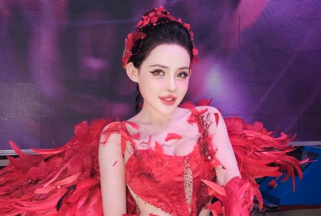 Ngân 98: Từ ‘hot girl thị phi’ đến scandal bị bắt tạm giam- Ảnh 1. Ngân 98: Từ ‘hot girl thị phi’ đến scandal bị bắt tạm giam- Ảnh 1.