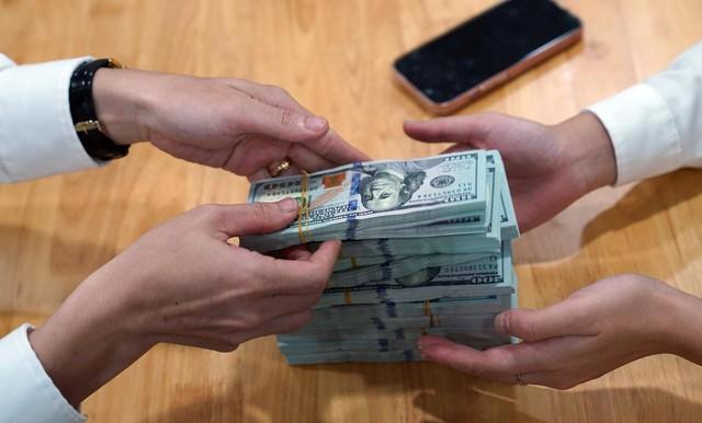 Giá USD hôm nay 6.10.2025: Lao dốc trong ngân hàng - Ảnh 1. Giá USD hôm nay 6.10.2025: - Ảnh 1.