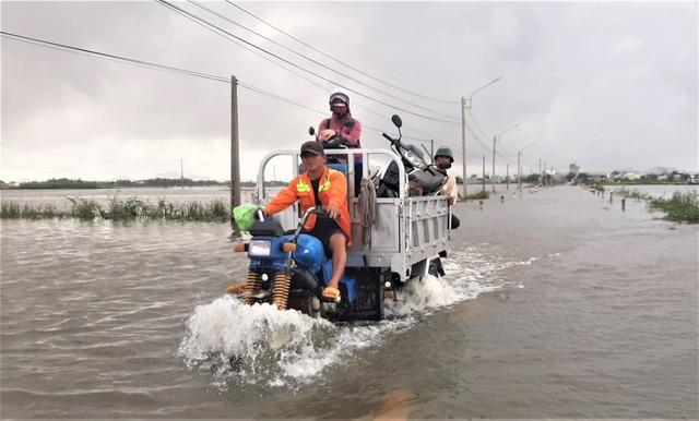 Gia Lai: Ngập lụt phía hạ lưu sông Kôn, nhiều trường học phải đóng cửa - Ảnh 1.