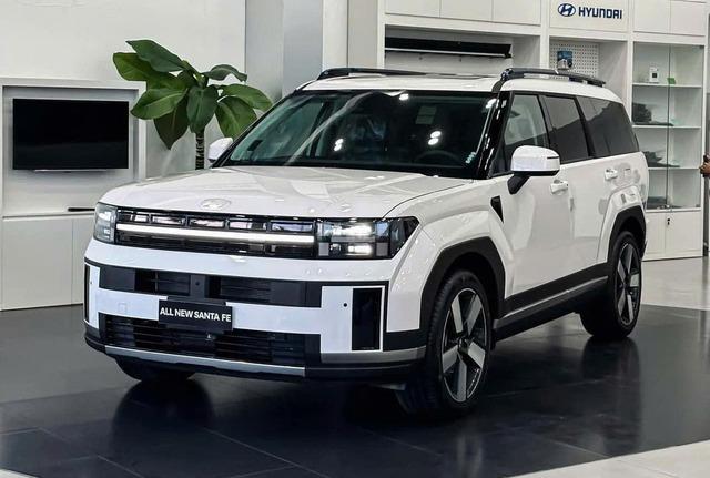 3 mẫu ô tô từng bán chạy, nay rơi vào cảnh ế ẩm tại Việt Nam - Ảnh 1.
