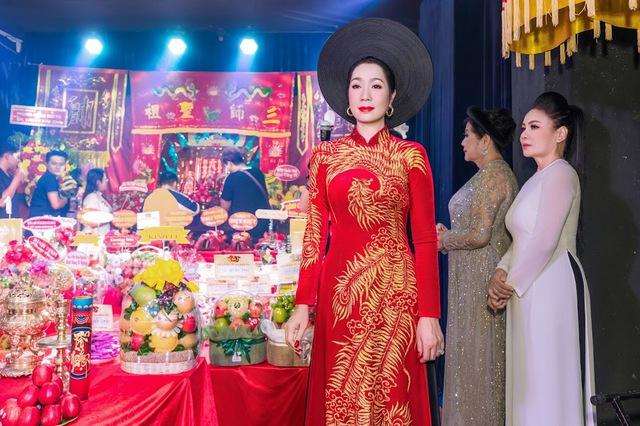 NSND Trịnh Kim Chi dành tiền cúng Tổ hỗ trợ bà con thiệt hại do bão Bualoi- Ảnh 1.