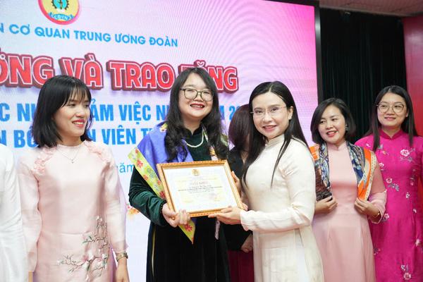 Lần đầu tiên trao giải thưởng "Nữ đoàn viên Công đoàn năng động, sáng tạo, trách nhiệm" - Ảnh 1.