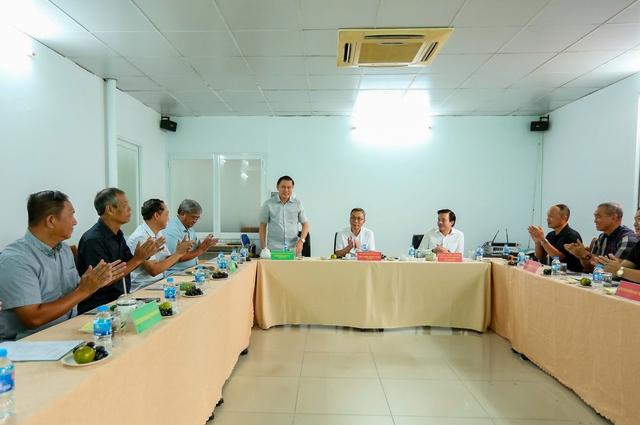 Ông Trần Quốc Tuấn làm việc với ông Trần Anh Tú: Bóng đá TP.HCM được khen ngợi- Ảnh 3.