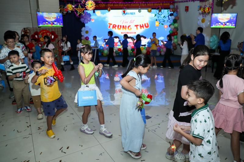 'Trung thu vui nhất mà em từng biết'- Ảnh 12. 'Trung thu vui nhất mà em từng biết'- Ảnh 12.