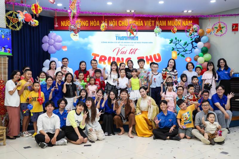 'Trung thu vui nhất mà em từng biết'- Ảnh 1. 'Trung thu vui nhất mà em từng biết'- Ảnh 1.