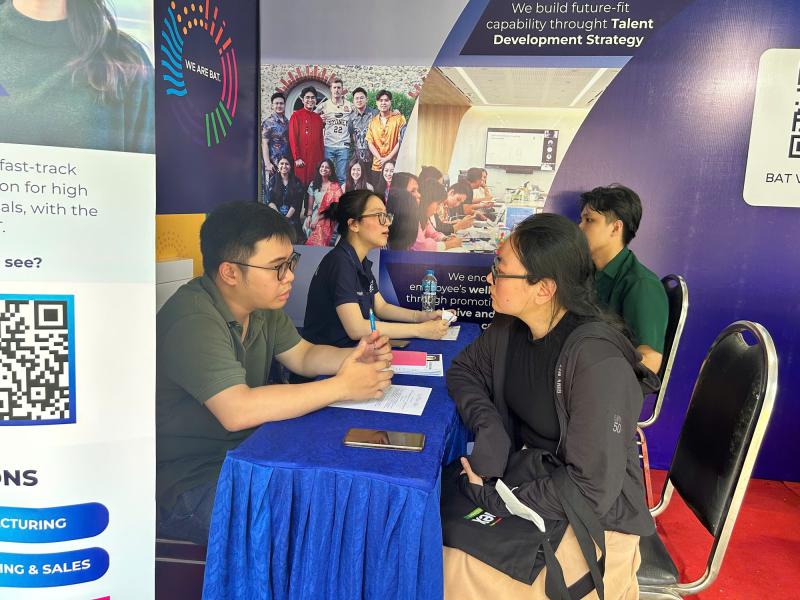 Nhiều việc làm lương từ 15 triệu đồng trở lên cho sinh viên - Ảnh 5. Nhiều việc làm lương từ 15 triệu đồng trở lên cho sinh viên - Ảnh 5.