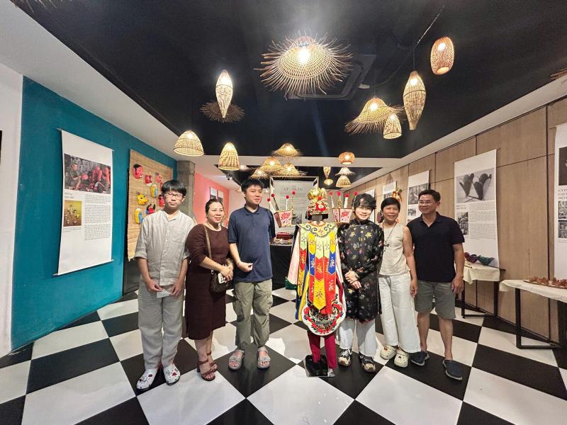 Bộ trang phục trung thu bị thất truyền trăm năm được phục dựng lại - Ảnh 3. Bộ trang phục trung thu bị thất truyền cả trăm năm được phục dựng lại - Ảnh 3.