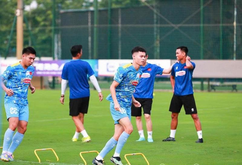 U.23 Việt Nam ‘đi một ngày đàng học một sàng khôn’, ra sân gần nửa đêm tại UAE- Ảnh 1. U.23 Việt Nam ‘đi một ngày đàng học một sàng khôn’, ra sân gần nửa đêm tại UAE- Ảnh 1.