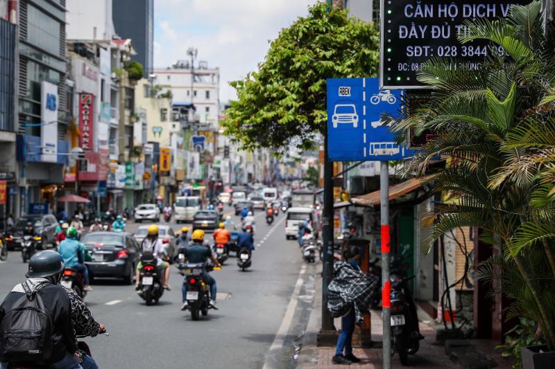 Biển báo giao thông rõ ràng giúp nâng cao an toàn giao thông cho người dân - Ảnh 1. Biển báo giao thông rõ ràng giúp nâng cao an toàn giao thông cho người dân - Ảnh 1.