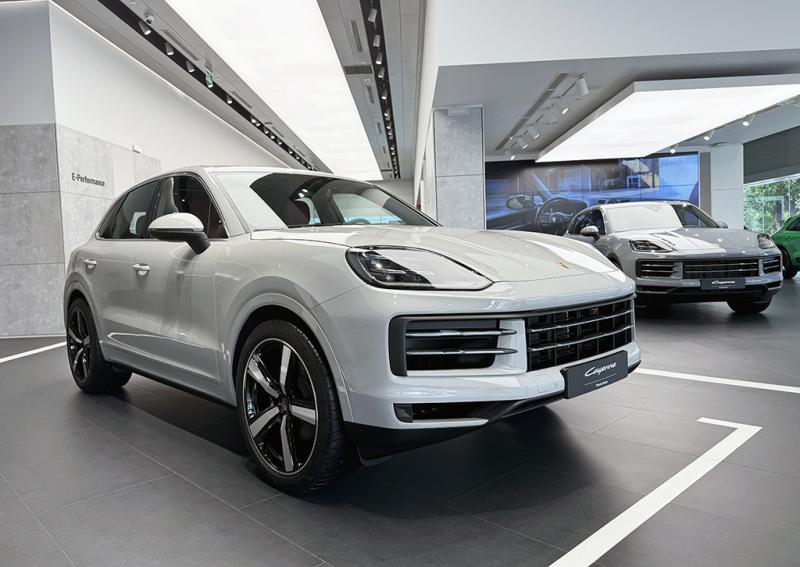 Mẫu SUV đắt nhất của Porsche khoác 'lớp áo' trị giá gần bằng VF 3 - Ảnh 1.