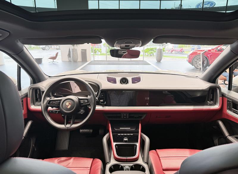 Mẫu SUV đắt nhất của Porsche khoác 'lớp áo' trị giá gần bằng VF 3 - Ảnh 6.