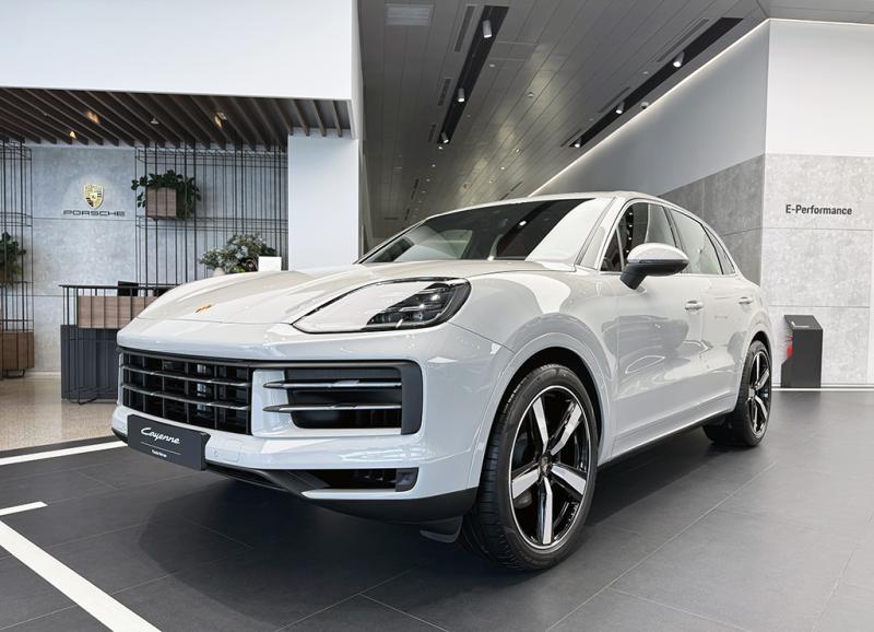 Mẫu SUV đắt nhất của Porsche khoác 'lớp áo' trị giá gần bằng VF 3 - Ảnh 2.