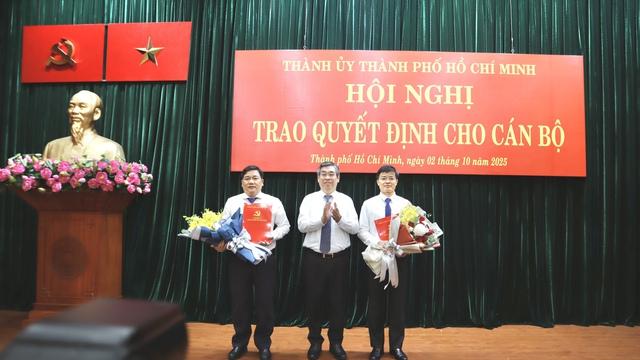 Thành ủy TP.HCM tiếp tục đưa cán bộ thành phố về phường, xã- Ảnh 3.
