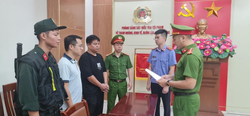 Trắng trợn buôn lậu qua cửa khẩu Bắc Luân 2 - Ảnh 2.