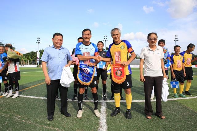 Hai cựu Quả bóng vàng truyền cảm hứng trong ngày Trường ĐH Đồng Tháp sớm vào bán kết- Ảnh 4. Hai cựu Quả bóng vàng truyền cảm hứng trong ngày Trường ĐH Đồng Tháp sớm vào bán kết- Ảnh 4.