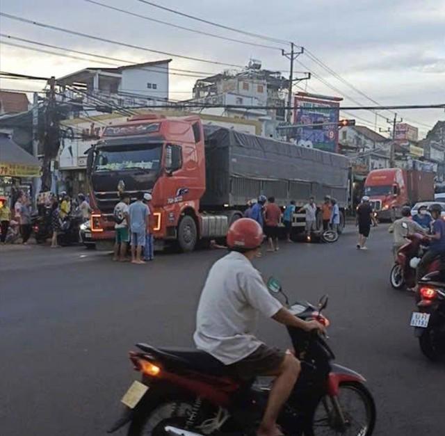 Đồng Nai: Người phụ nữ tử vong dưới bánh xe đầu kéo - Ảnh 2.
