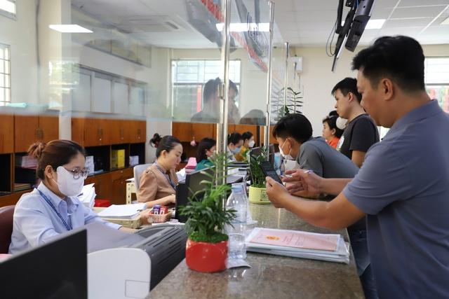 TP . HCM thừa công chức: Sở Nội vụ đề xuất sắp xếp hơn 1 . 000 Cán bộ dư thừa - Ảnh 2. TP . HCM thừa công chức: Sở Nội vụ đề xuất sắp xếp hơn 1 . 000 Cán bộ dư thừa - Ảnh 2.