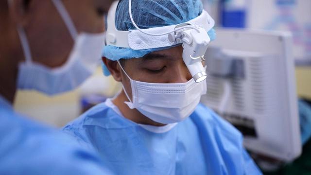 Choáng: Nam thanh niên sống cùng 2 khối u khổng lồ trên mặt suốt 10 năm- Ảnh 2.