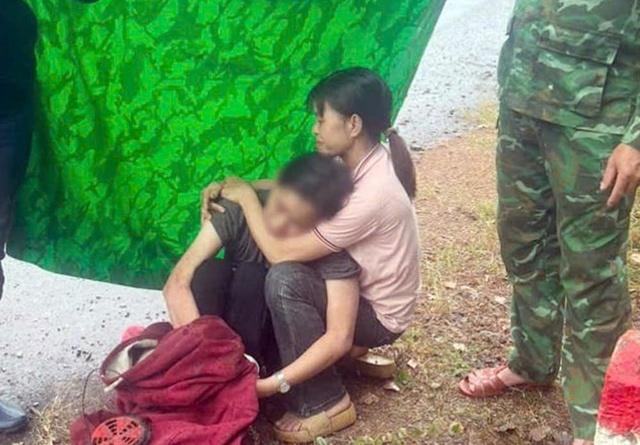 Một phụ nữ đi lạc trong rừng 4 ngày được lực lượng biên phòng tìm thấy - Ảnh 1.
