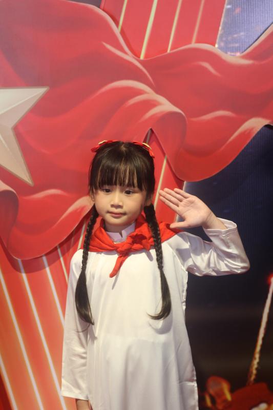 Thùy Anh khoe nhan sắc rạng rỡ, Nguyễn Văn Chung được fan vây quanh tại sự kiện- Ảnh 6.
