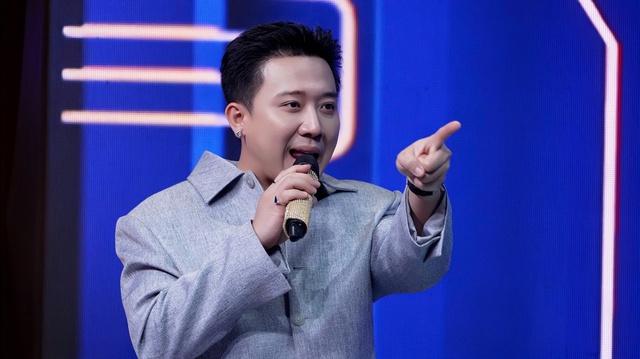 - Ảnh 1. Trấn Thành 'đứng hình' khi đối mặt với bản sao Hari Won - Ảnh 1.