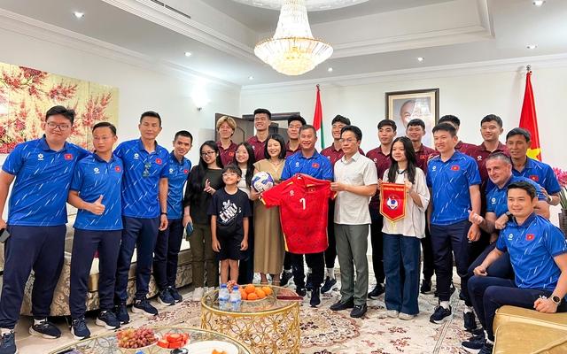 Được thầy Kim giao phó, quyền HLV trưởng U.23 Việt Nam làm điều đặc biệt tại UAE- Ảnh 1. Được thầy Kim giao phó, quyền HLV trưởng U.23 Việt Nam làm điều đặc biệt tại UAE- Ảnh 1.