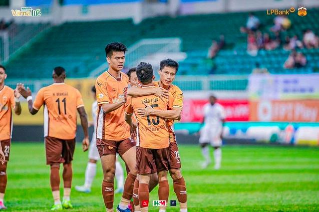 U.23 Việt Nam gọi trung vệ cao 1,95 m và tiền đạo 1,67 m: Tại sao không?
- Ảnh 1. U.23 Việt Nam gọi trung vệ cao 1,95 m và tiền đạo 1,67 m: Tại sao không?
- Ảnh 1.