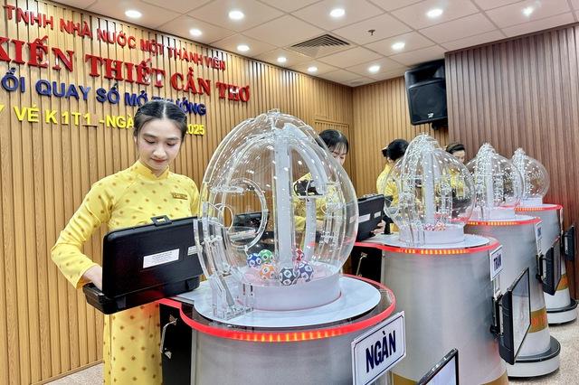 Xổ số Cần Thơ doanh thu cao nhất từ trước đến nay, trả thưởng 2.737 tỉ đồng- Ảnh 1. Xổ số Cần Thơ doanh thu cao nhất từ trước đến nay, trả thưởng 2.737 tỉ đồng- Ảnh 1.